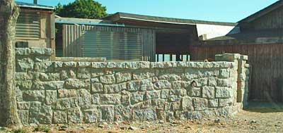 Langes granite wall