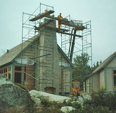 Langes granite chimney